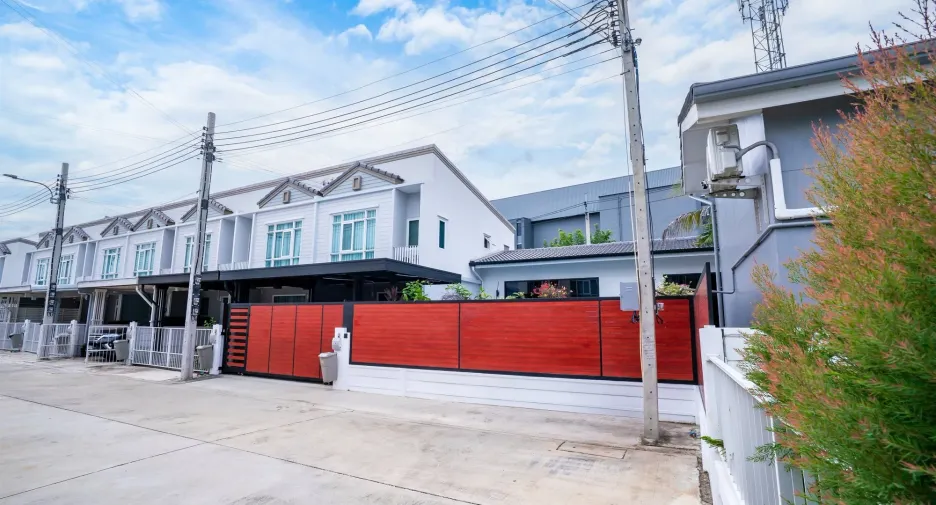 For sale そして for rent 5 ベッドルーム villa in Bang Bua Thong, Nonthaburi