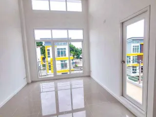 For sale 3 ベッドルーム house in Sam Phran, Nakhon Pathom