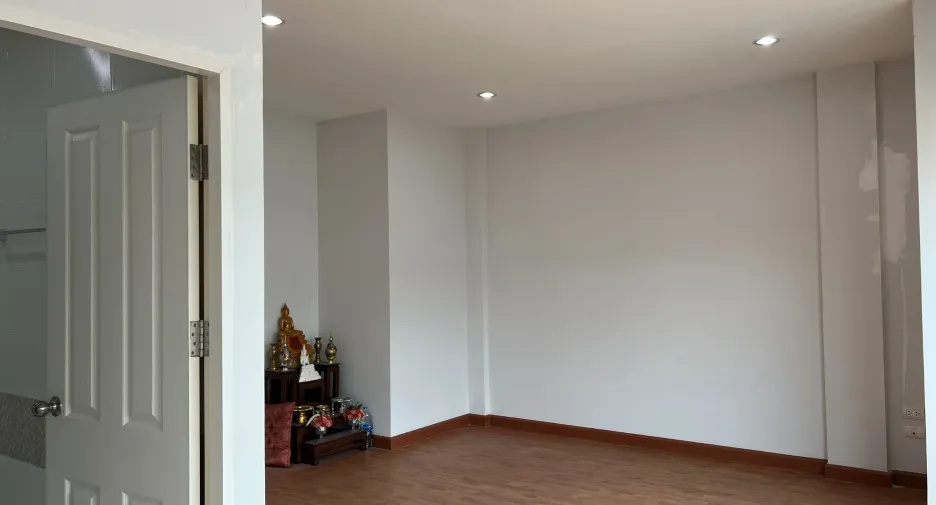 Продажа 3 спальни таунхаус в Mueang Pathum Thani, Патумтани