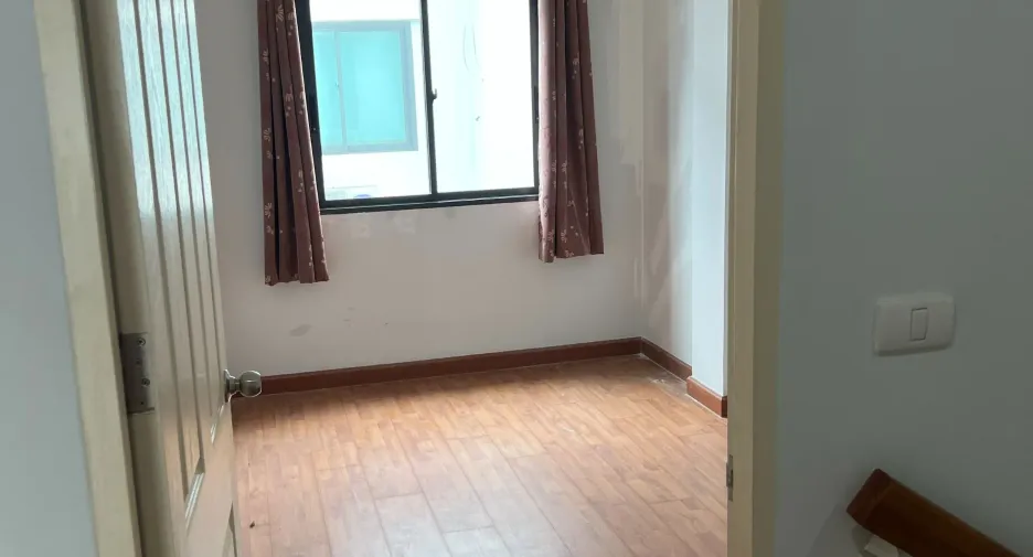 Продажа 3 спальни таунхаус в Mueang Pathum Thani, Патумтани