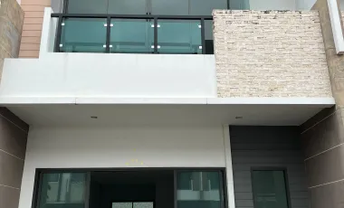 For sale 3 bedrooms townhouse in Mueang Pathum Thani, Pathum Thani