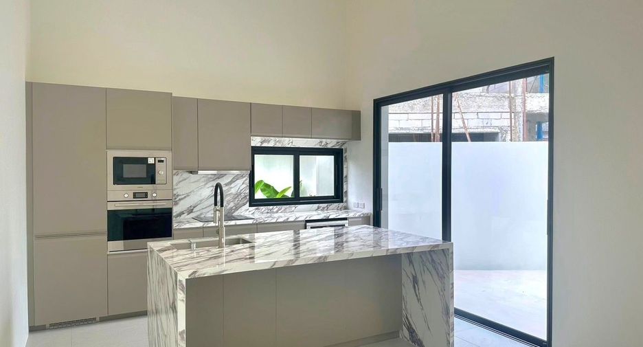 For sale 4 bedrooms villa in Mueang Phuket, Phuket