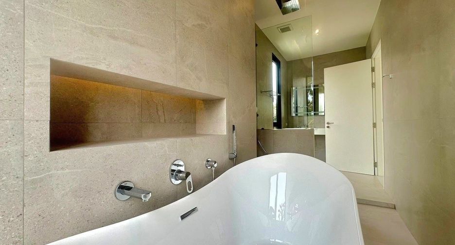 For sale 4 bedrooms villa in Mueang Phuket, Phuket