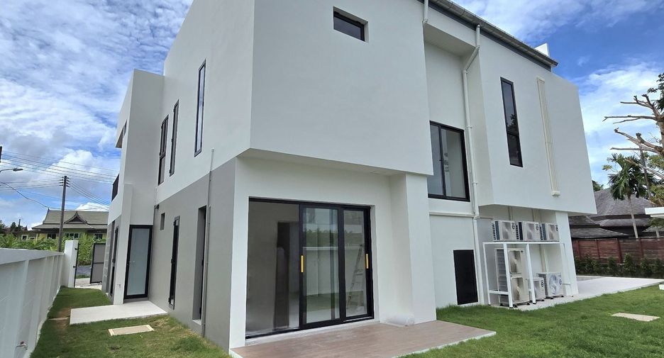 For sale 4 bedrooms villa in Mueang Phuket, Phuket
