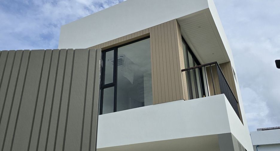 For sale 4 bedrooms villa in Mueang Phuket, Phuket