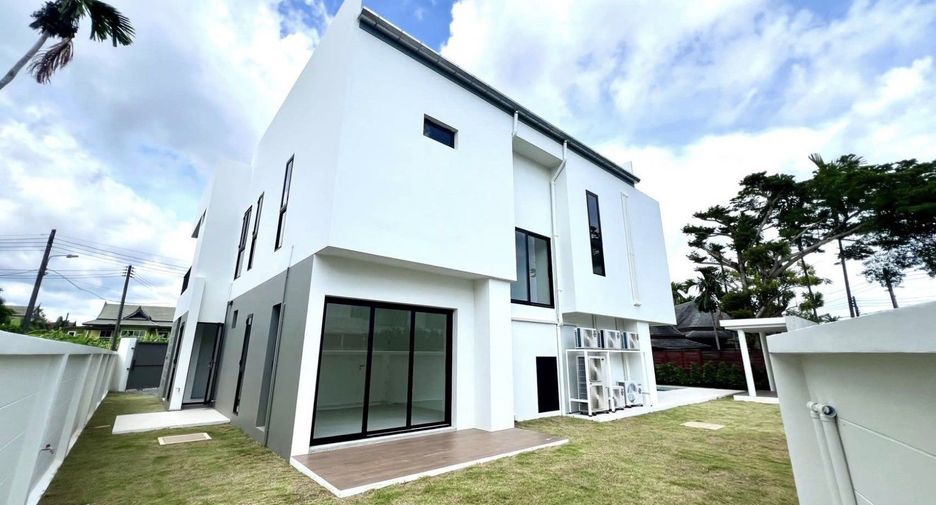 For sale 4 bedrooms villa in Mueang Phuket, Phuket