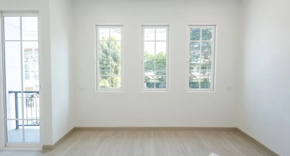 For sale 4 bedrooms townhouse in Prawet, Bangkok