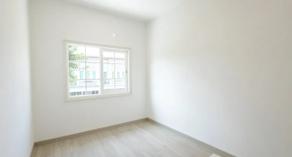 For sale 4 bedrooms townhouse in Prawet, Bangkok