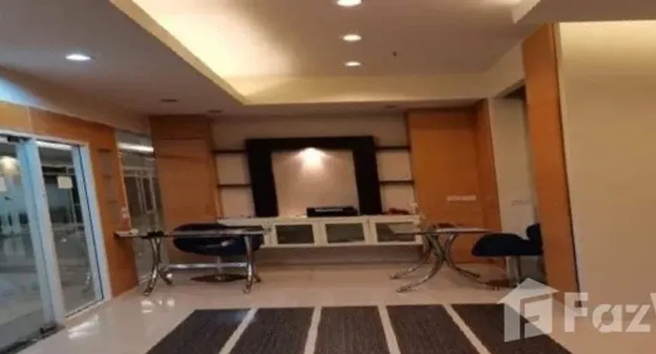 For sale 3 bedrooms condo in Khlong Toei, Bangkok