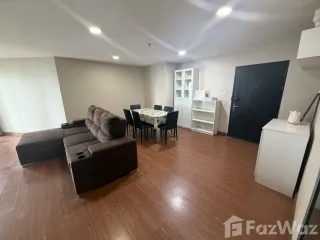 For rent 3 bedrooms condo in Huai Khwang, Bangkok