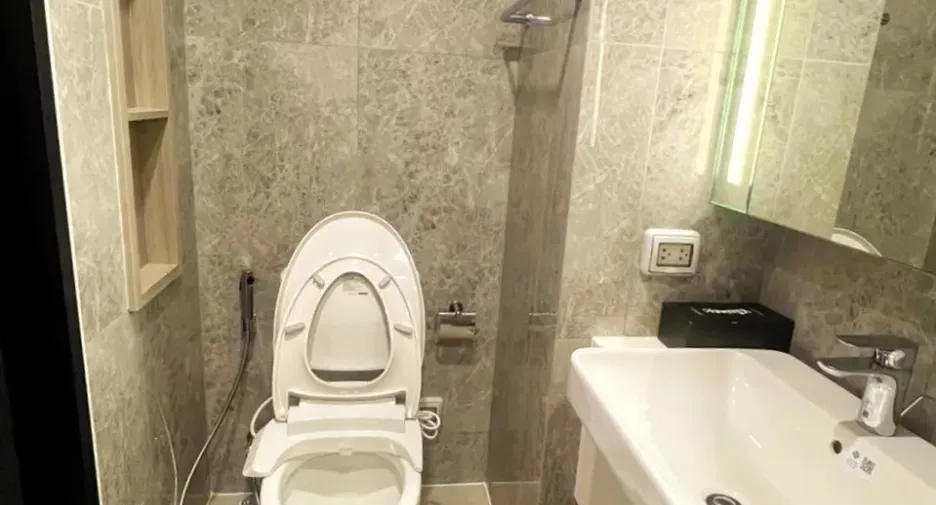 For sale studio condo in Phaya Thai, Bangkok
