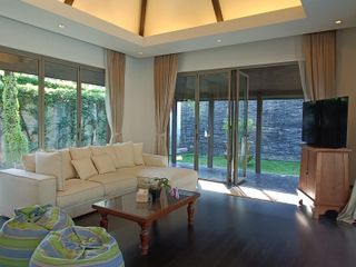 Villa en alquiler y en venta de 4 habitaciones en Thalang, Phuket