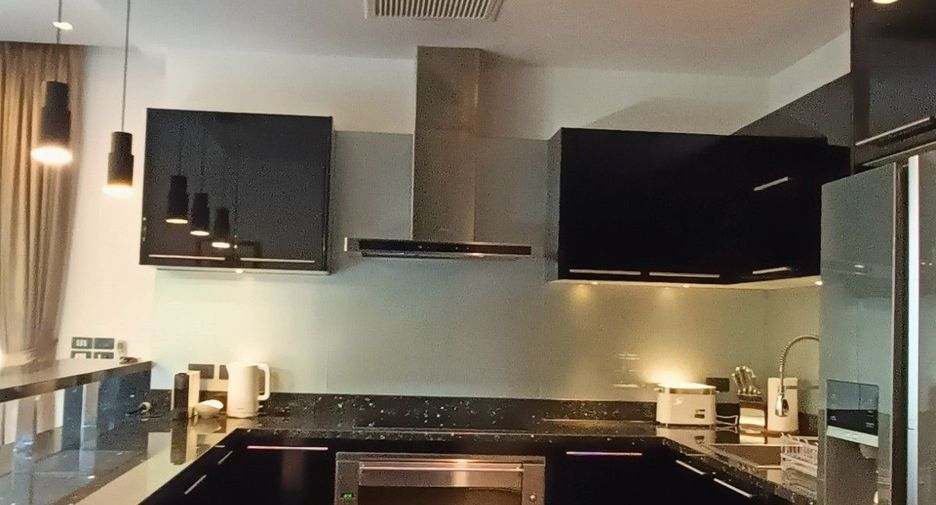 Villa en alquiler y en venta de 4 habitaciones en Thalang, Phuket