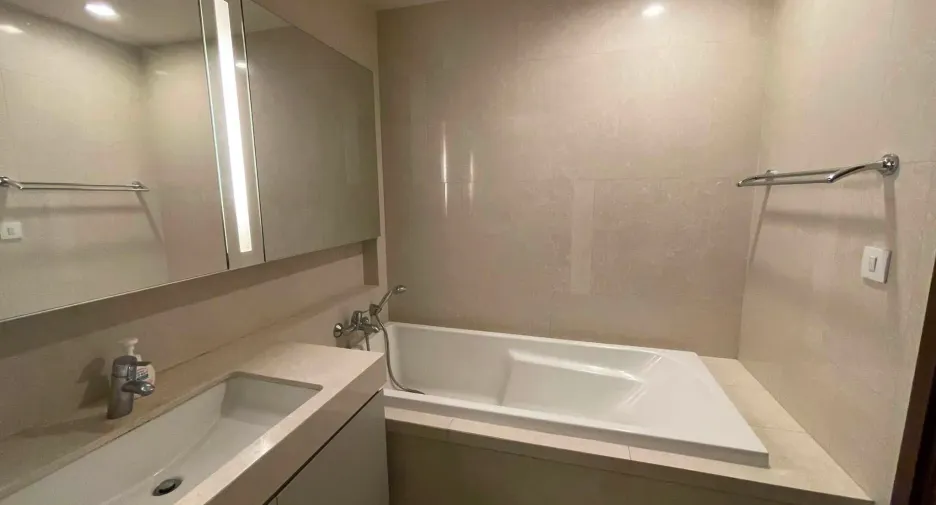 Wohnung zum Kauf und zur Miete mit 1 Zimmer in Watthana, Bangkok