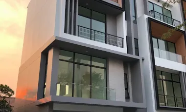 出租 3 卧室 独立屋 在 Saphan Sung, 曼谷