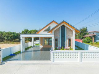 For sale 3 bedrooms house in Saraphi, Chiang Mai