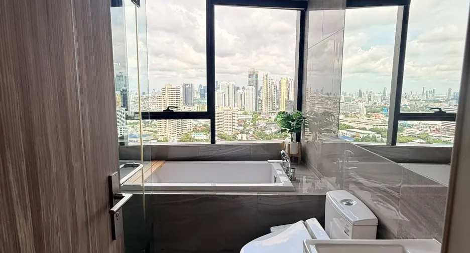 For rent 1 bed condo in Khlong Toei, Bangkok