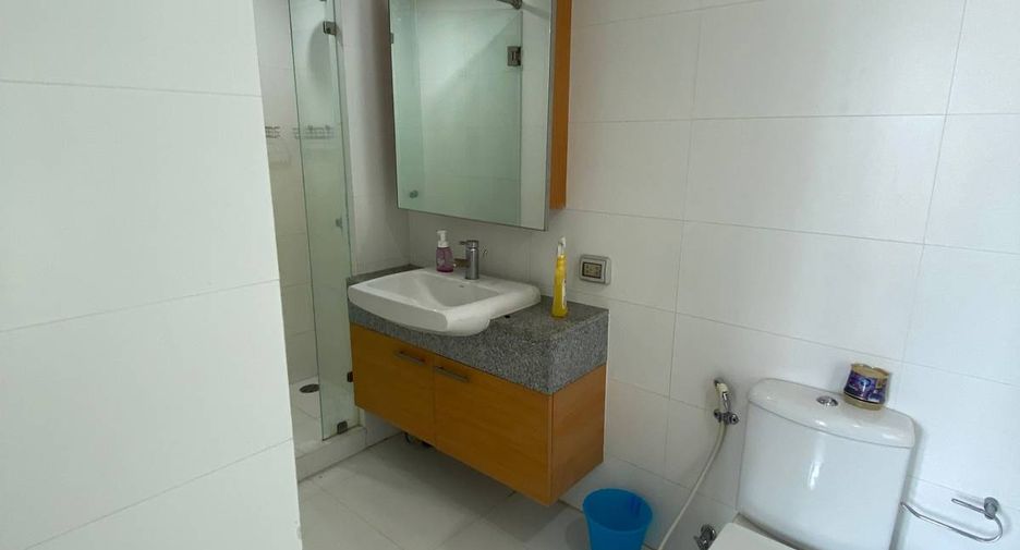 For rent 1 bed condo in Pathum Wan, Bangkok