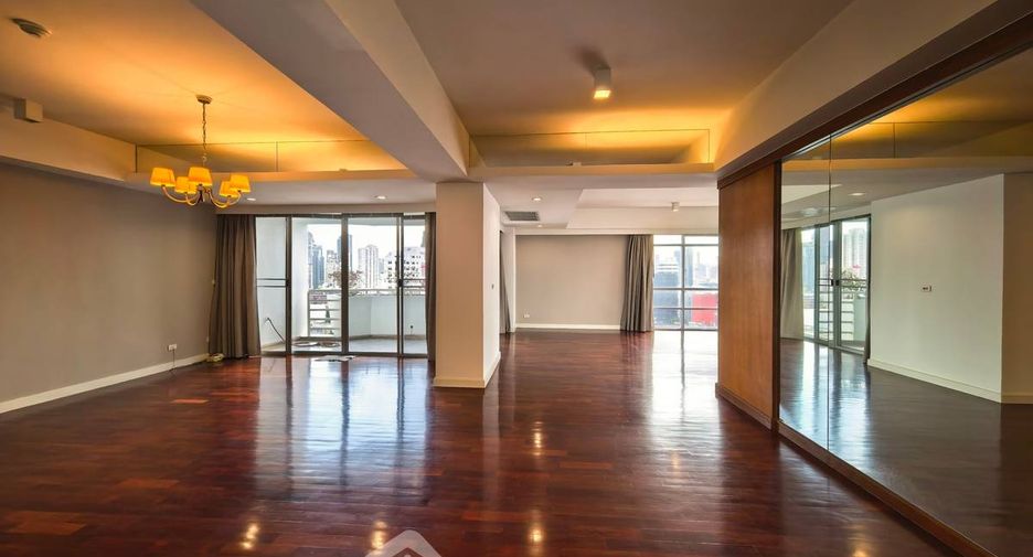 For sale 3 bedrooms condo in Watthana, Bangkok