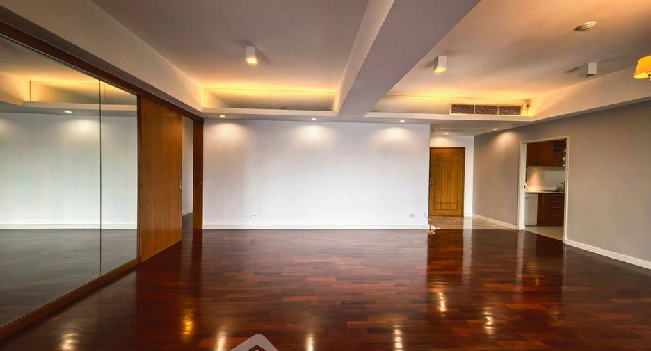 For sale 3 bedrooms condo in Watthana, Bangkok