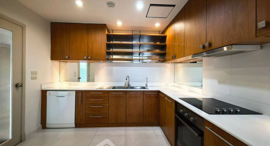 For sale 3 bedrooms condo in Watthana, Bangkok