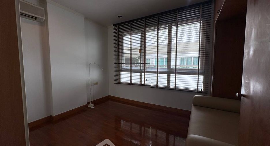 For sale 2 bedrooms condo in Yan Nawa, Bangkok