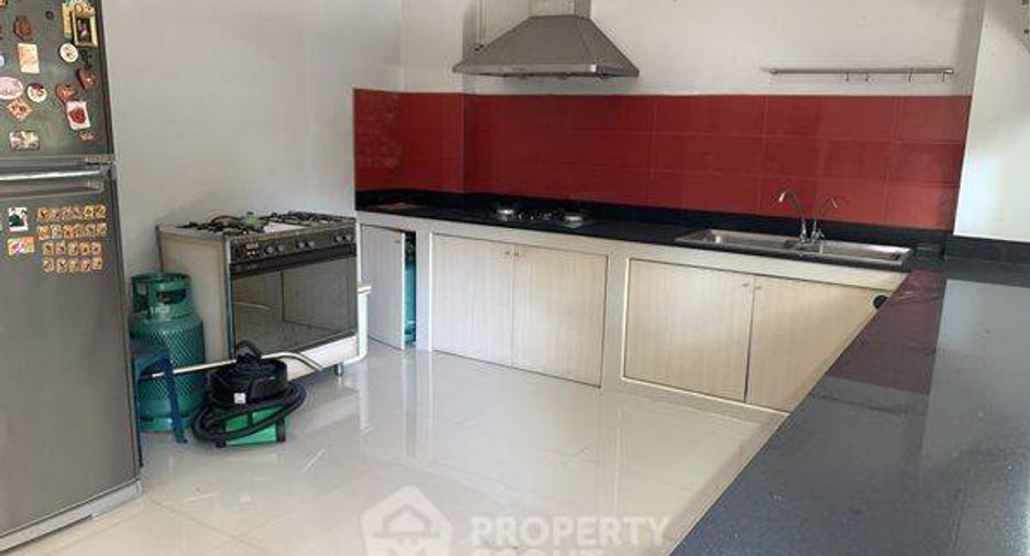 Продажа 3 спальни дом в Сапхан Сунг, Бангкок