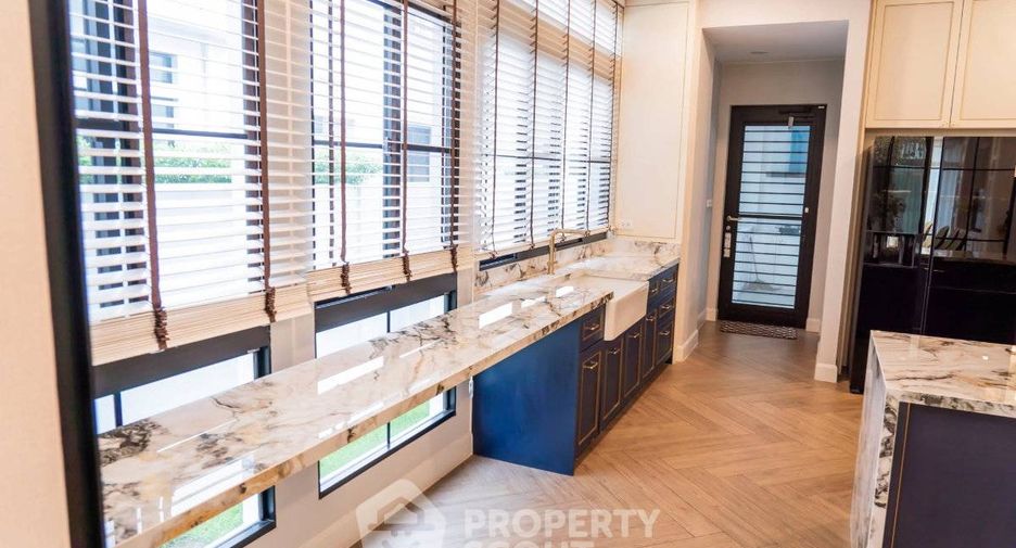 For rent 5 bedrooms house in Saphan Sung, Bangkok