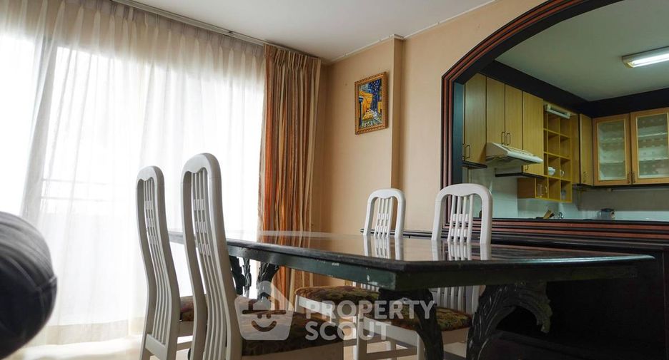 For rent 2 bedrooms condo in Watthana, Bangkok