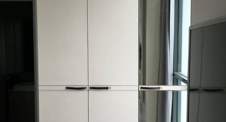 For rent 2 bedrooms condo in Huai Khwang, Bangkok