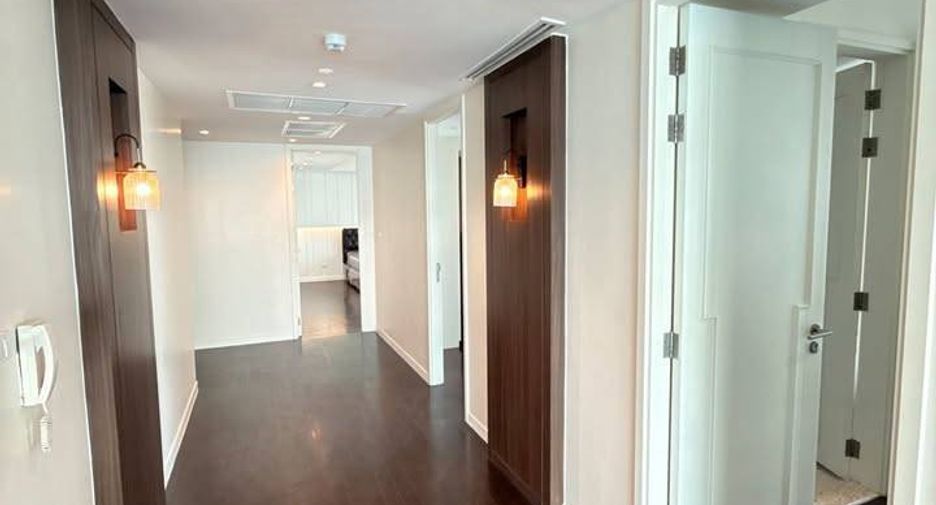 For sale 3 bedrooms condo in Yan Nawa, Bangkok