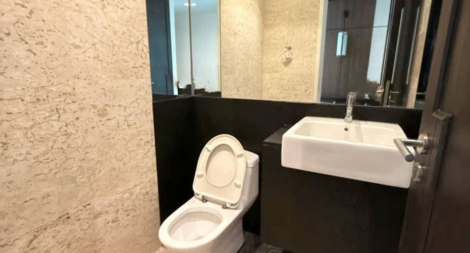 For sale 3 bedrooms condo in Yan Nawa, Bangkok