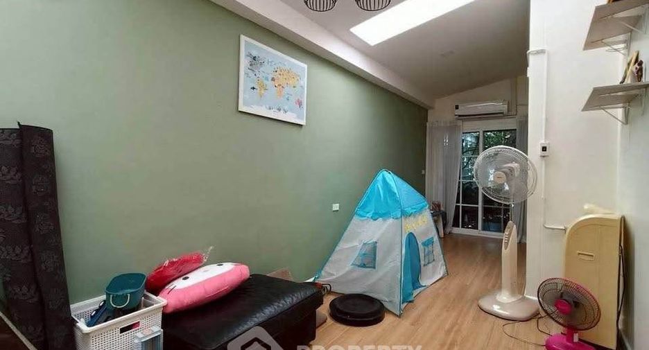 出售 4 卧室 独立屋 在 Si Racha, Chon Buri