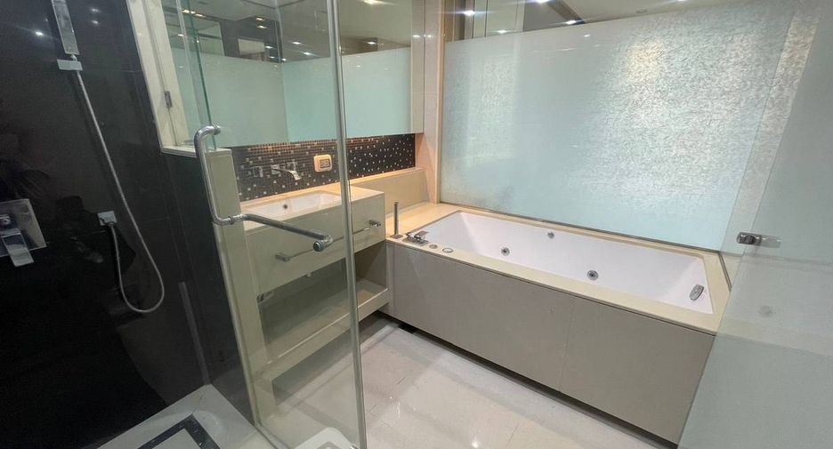 À vendre 1 chambre condo à Sathon, Bangkok