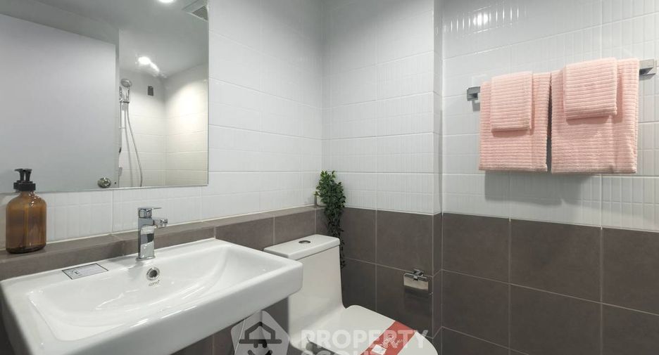 For sale 2 bedrooms condo in Huai Khwang, Bangkok