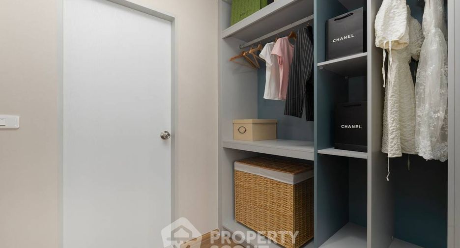 For sale 2 bedrooms condo in Huai Khwang, Bangkok