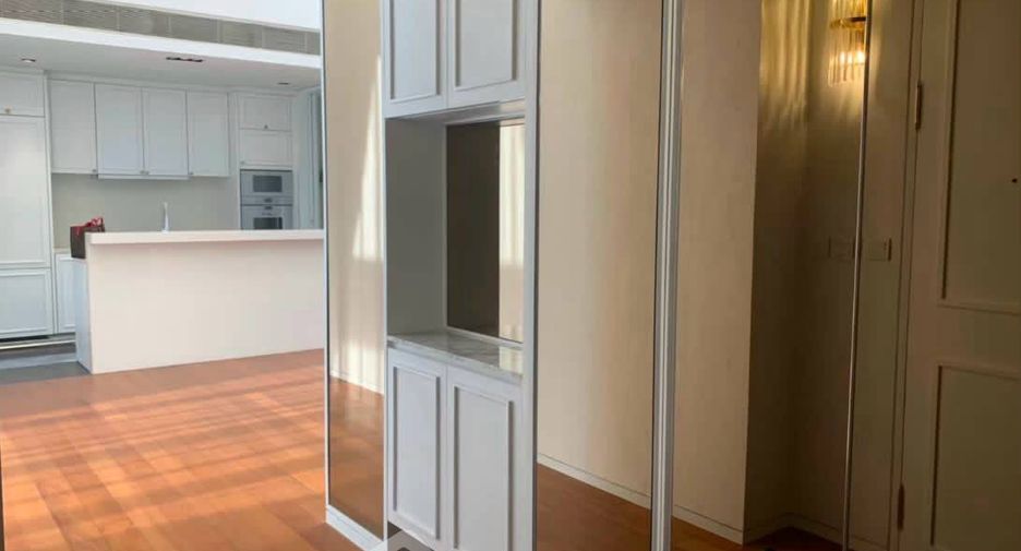 Аренда и продажа 3 спальни кондо в Сатхон, Бангкок