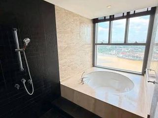 For sale 4 bedrooms condo in Yan Nawa, Bangkok