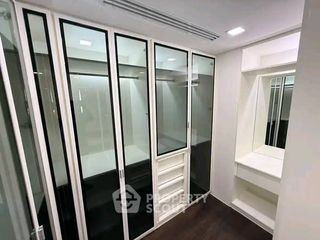 For sale 4 bedrooms condo in Yan Nawa, Bangkok