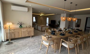 For sale 4 bedrooms condo in Watthana, Bangkok