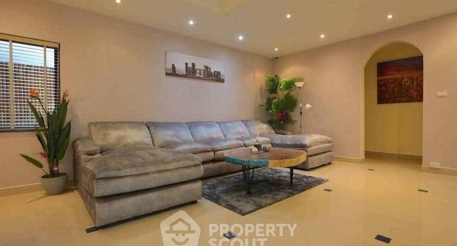 Casa en alquiler y en venta de 3 habitaciones en Jomtien, Pattaya