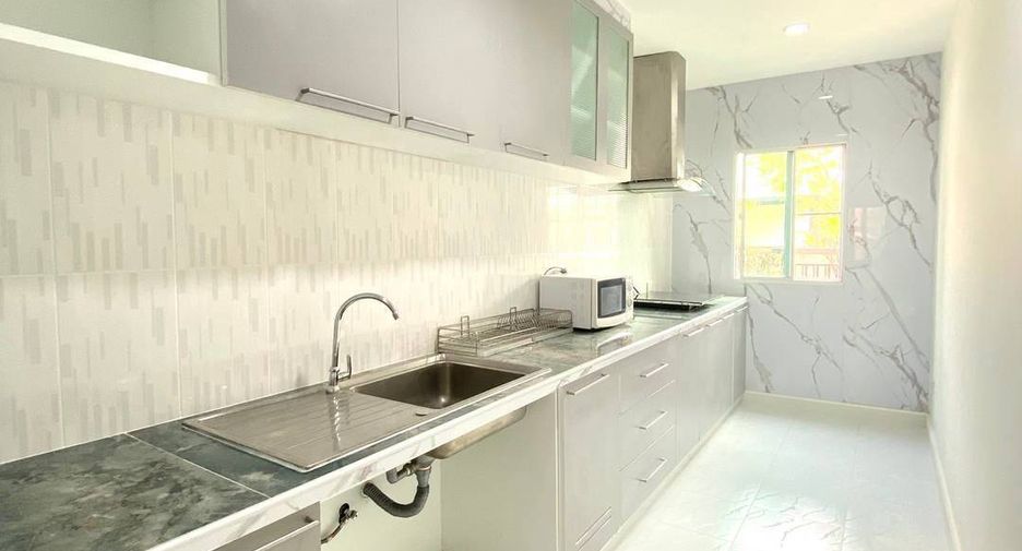 Haus zur Miete und zum Kauf mit 5 Zimmer in Suan Luang, Bangkok