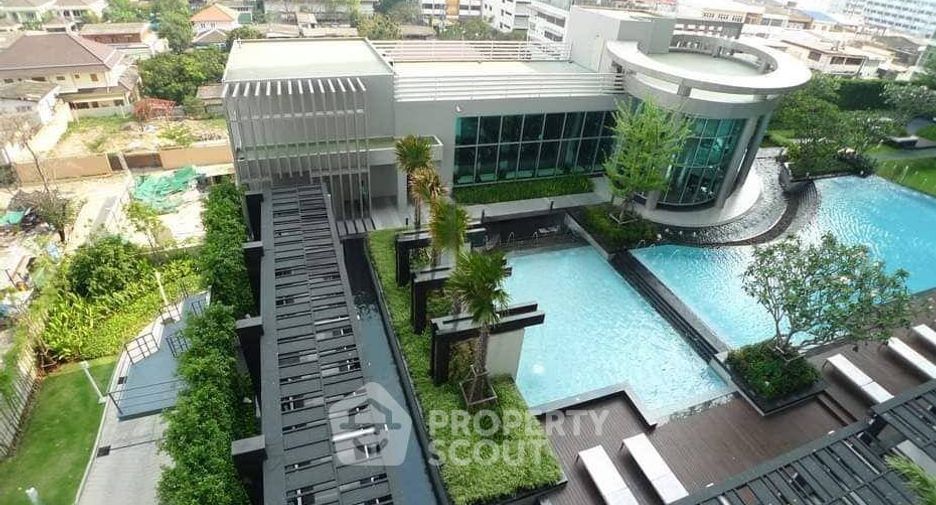 For sale 2 bedrooms condo in Huai Khwang, Bangkok