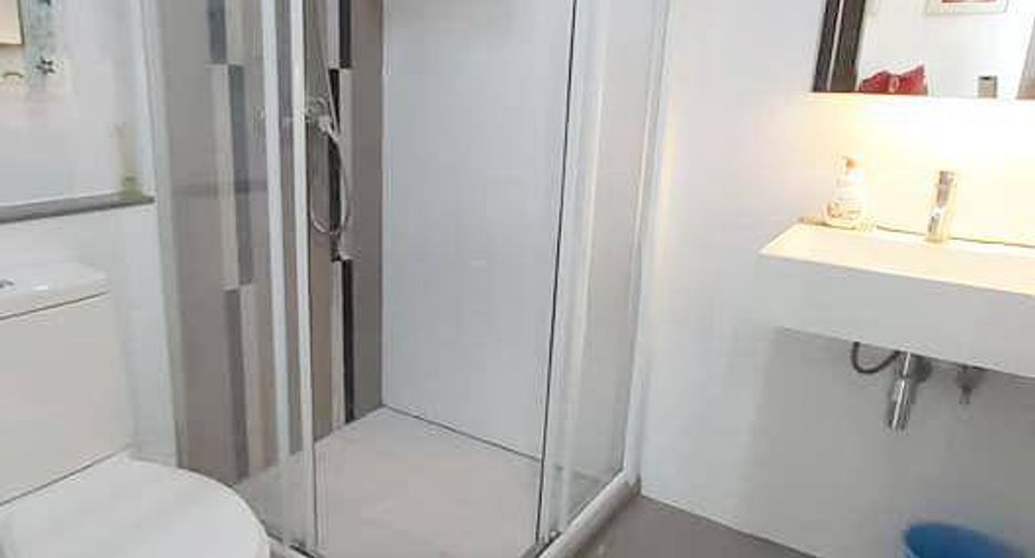 For sale 2 bedrooms condo in Huai Khwang, Bangkok