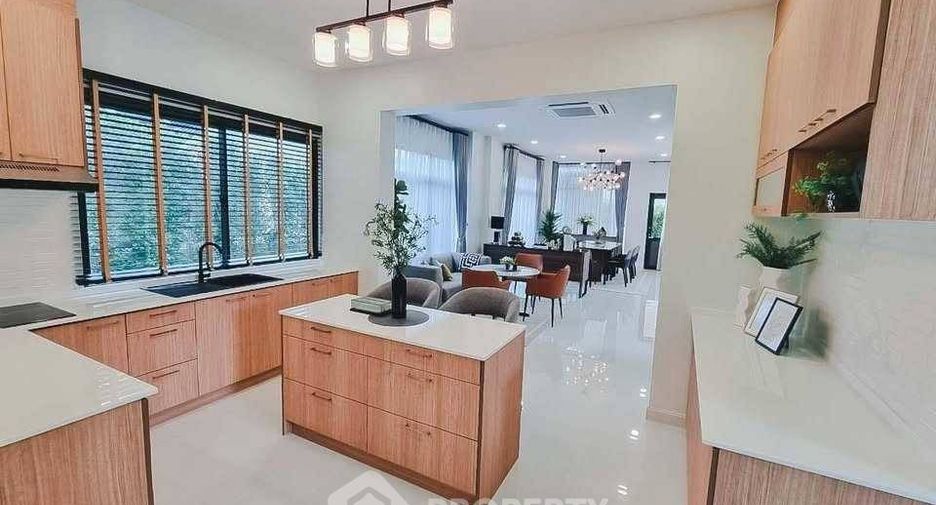 For sale 5 bedrooms house in Lat Krabang, Bangkok