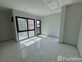 出租 2 卧室 办公室 在 Lat Phrao, 曼谷