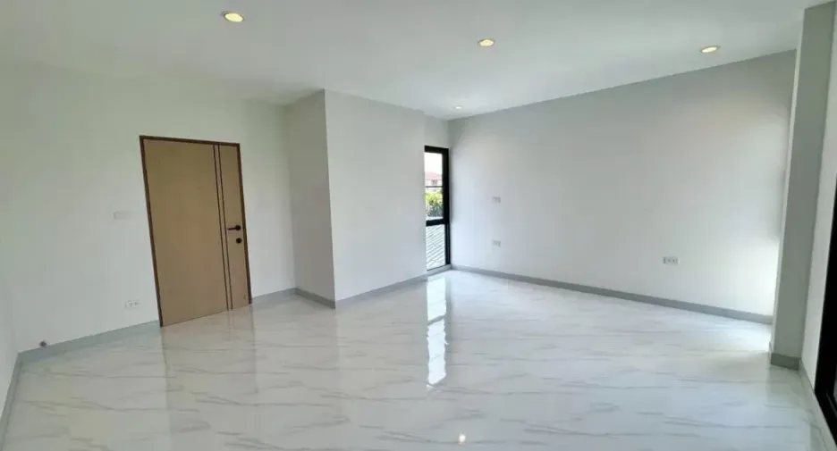 出租 2 卧室 办公室 在 Lat Phrao, 曼谷