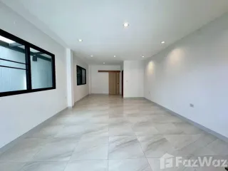 出租 2 卧室 办公室 在 Lat Phrao, 曼谷