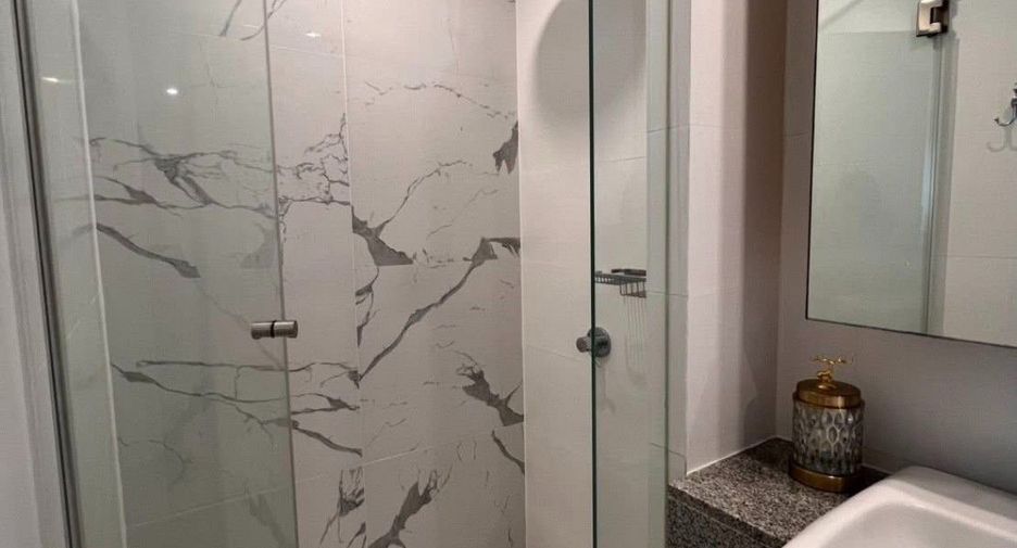 For rent 1 bed condo in Pathum Wan, Bangkok