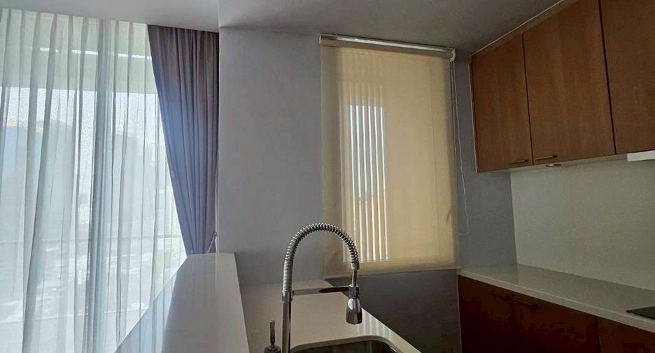Condo en venta y en alquiler de 3 habitaciones en Sathon, Bangkok